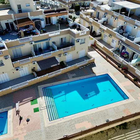 Aquasol Modern 2br With Shared Pool Апартаменты