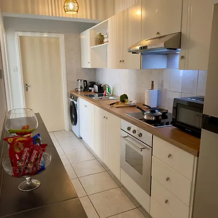 Aquasol Modern 2br With Shared Pool Апартаменты