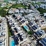 Aquasol Modern 2br With Shared Pool Paralimni