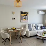Apartment Aquasol Modern 2br With Shared Pool *