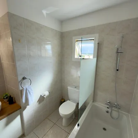 Aquasol Modern 2br With Shared Pool Protaras